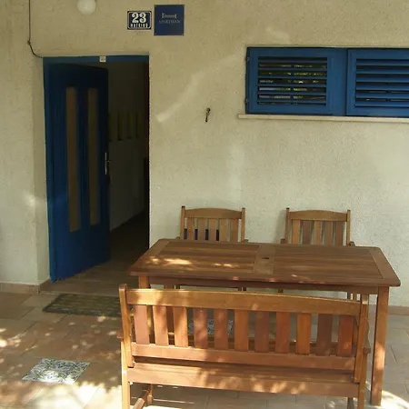 Guest house House Kaic 2*