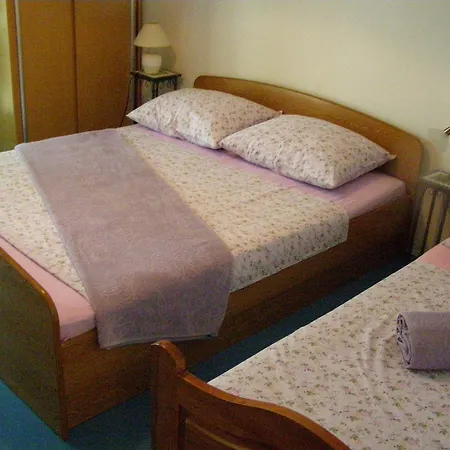 Guest house House Kaic 2*
